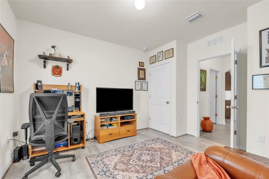 En Venta: $415,000 (4 camas, 2 baños, 1834 Pies cuadrados)