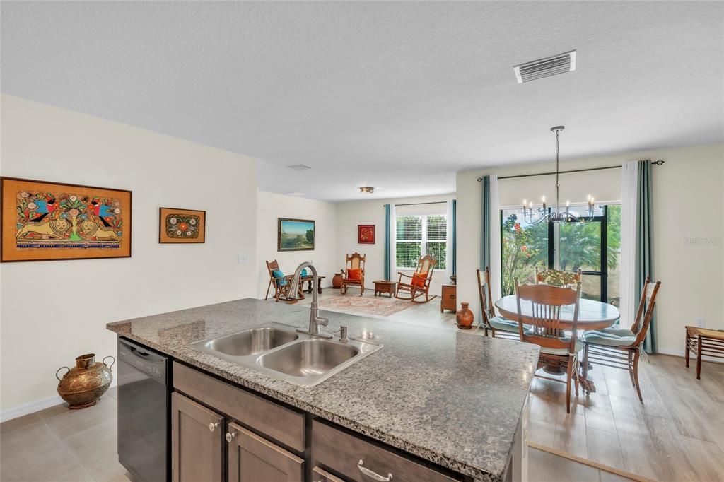 En Venta: $415,000 (4 camas, 2 baños, 1834 Pies cuadrados)