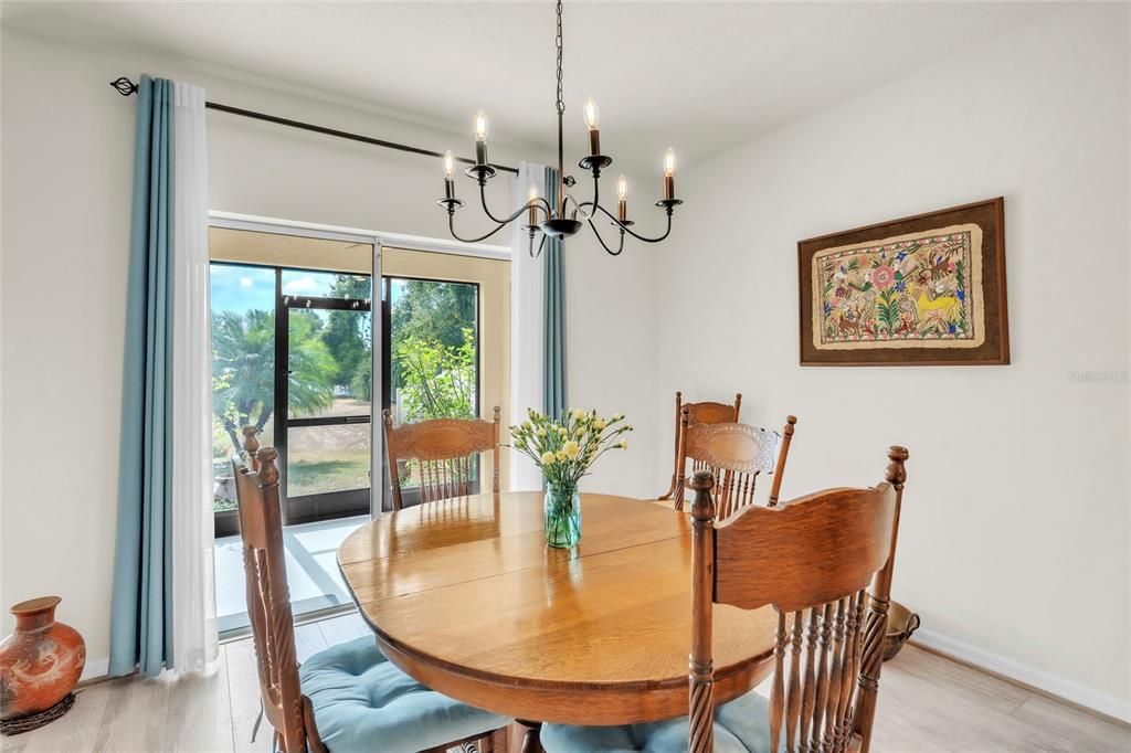 En Venta: $415,000 (4 camas, 2 baños, 1834 Pies cuadrados)