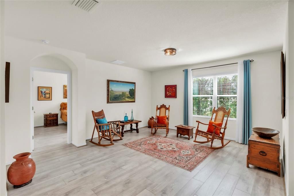 En Venta: $415,000 (4 camas, 2 baños, 1834 Pies cuadrados)