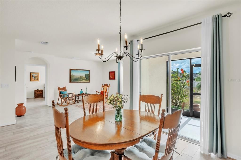 En Venta: $415,000 (4 camas, 2 baños, 1834 Pies cuadrados)