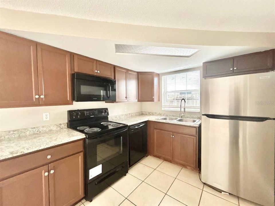 В аренду: $1,600 (3 спален, 2 ванн, 860 Квадратных фут)