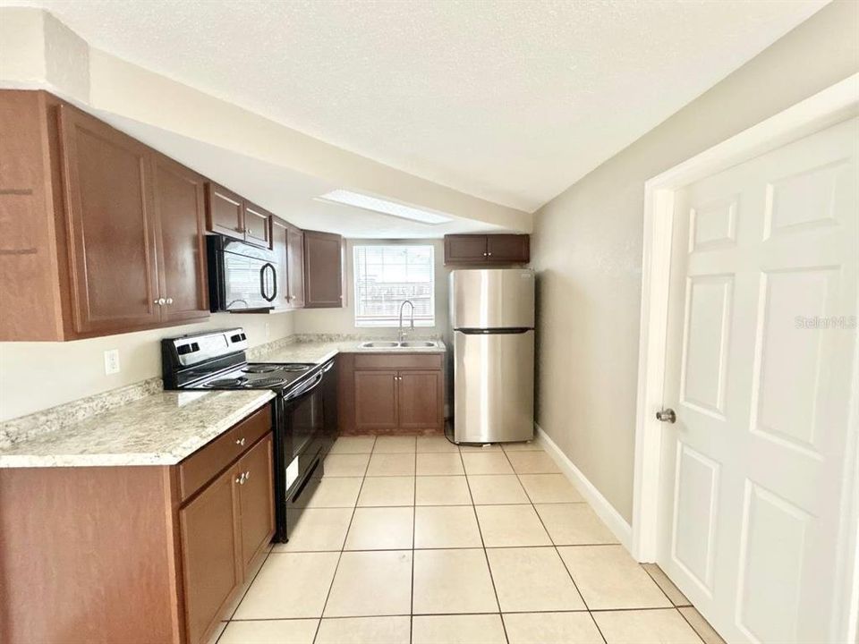 В аренду: $1,600 (3 спален, 2 ванн, 860 Квадратных фут)