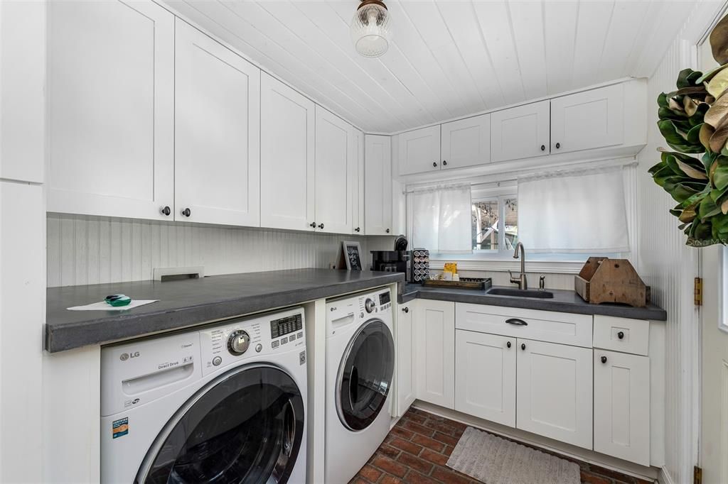 For Sale: $449,000 (3 beds, 2 baths, 1154 Square Feet)