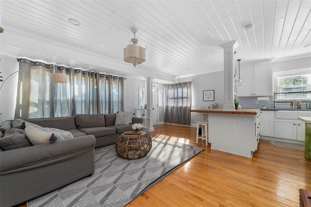 For Sale: $449,000 (3 beds, 2 baths, 1154 Square Feet)