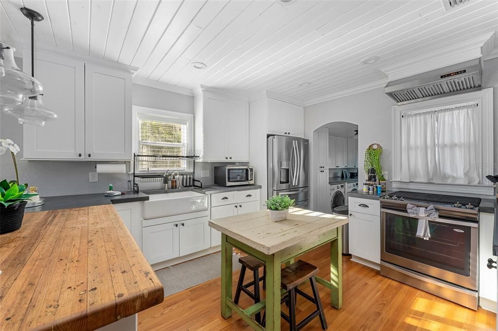 For Sale: $449,000 (3 beds, 2 baths, 1154 Square Feet)