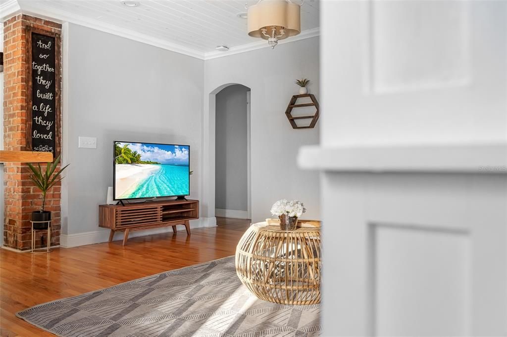 For Sale: $449,000 (3 beds, 2 baths, 1154 Square Feet)