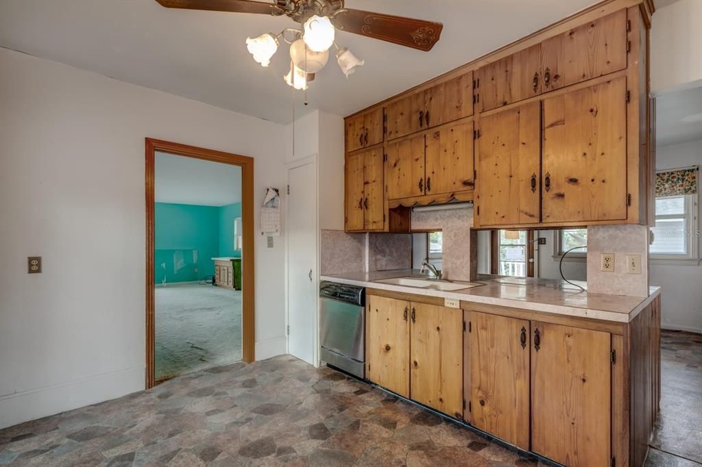 En Venta: $275,000 (6 camas, 3 baños, 3462 Pies cuadrados)