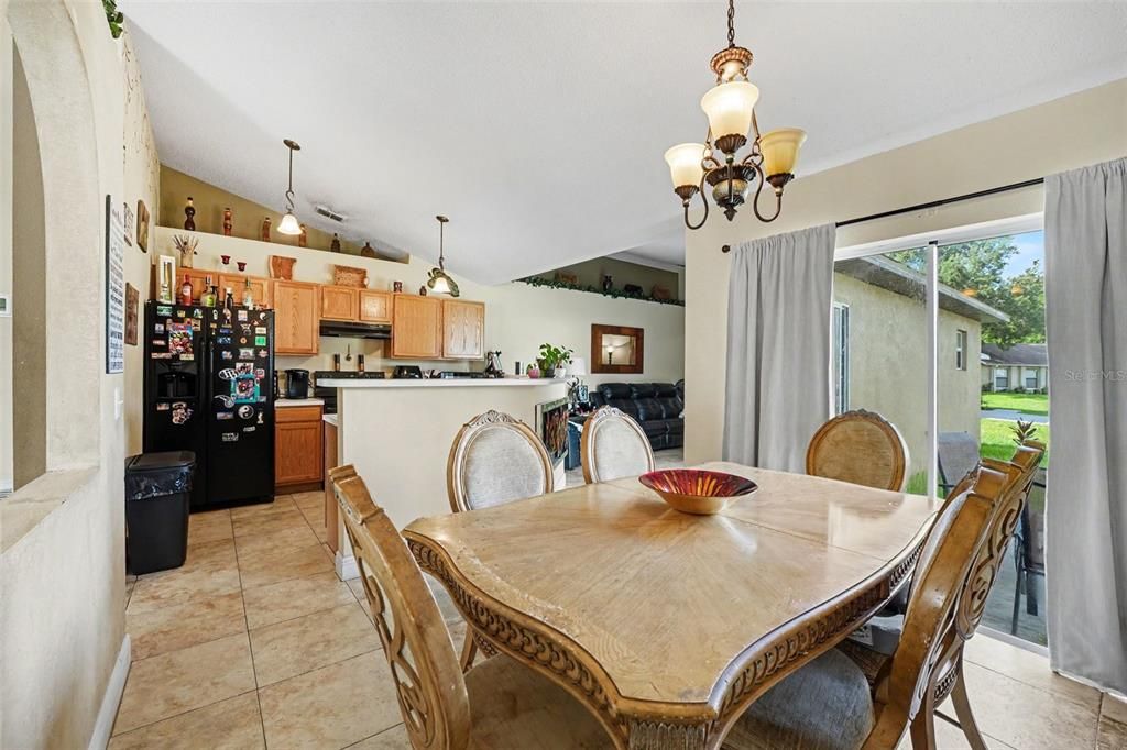 En Venta: $270,000 (4 camas, 2 baños, 1730 Pies cuadrados)