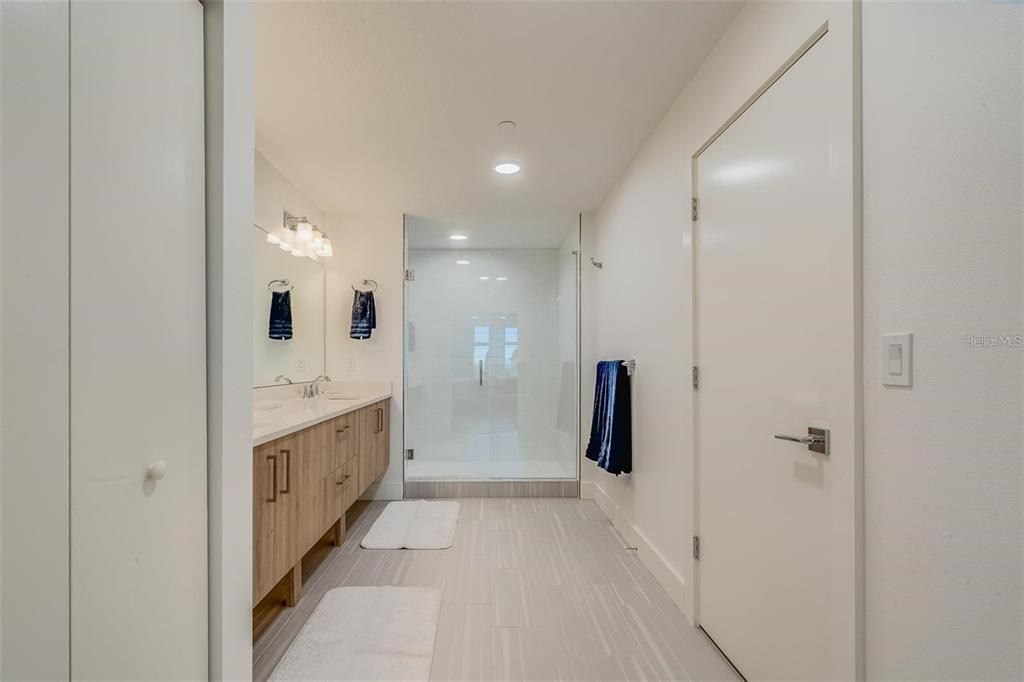 В аренду: $4,000 (3 спален, 2 ванн, 1627 Квадратных фут)