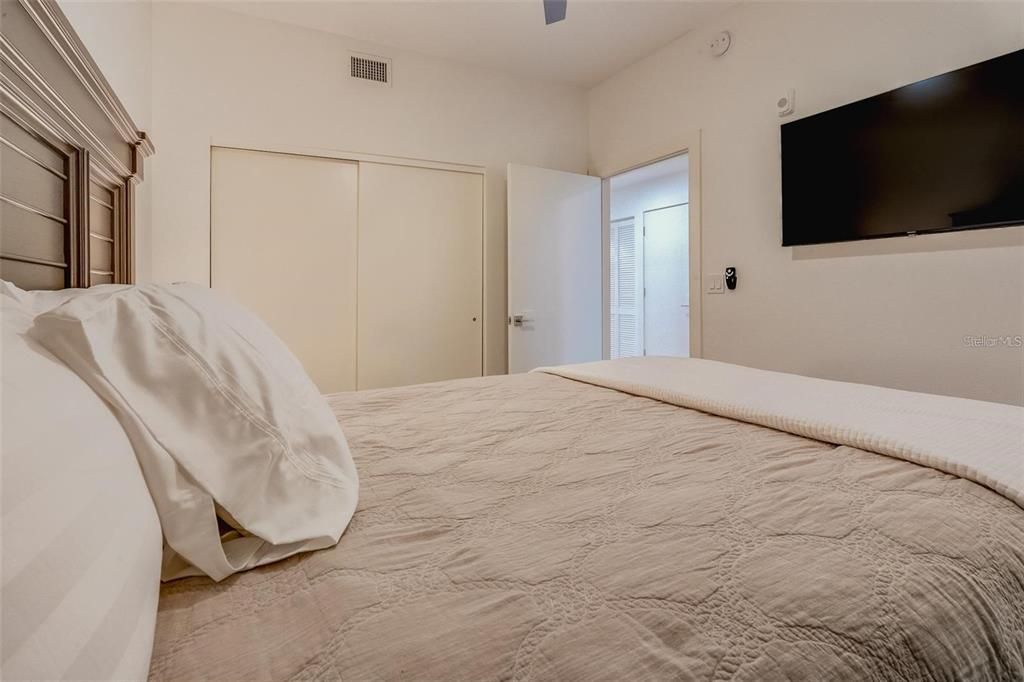 В аренду: $4,000 (3 спален, 2 ванн, 1627 Квадратных фут)