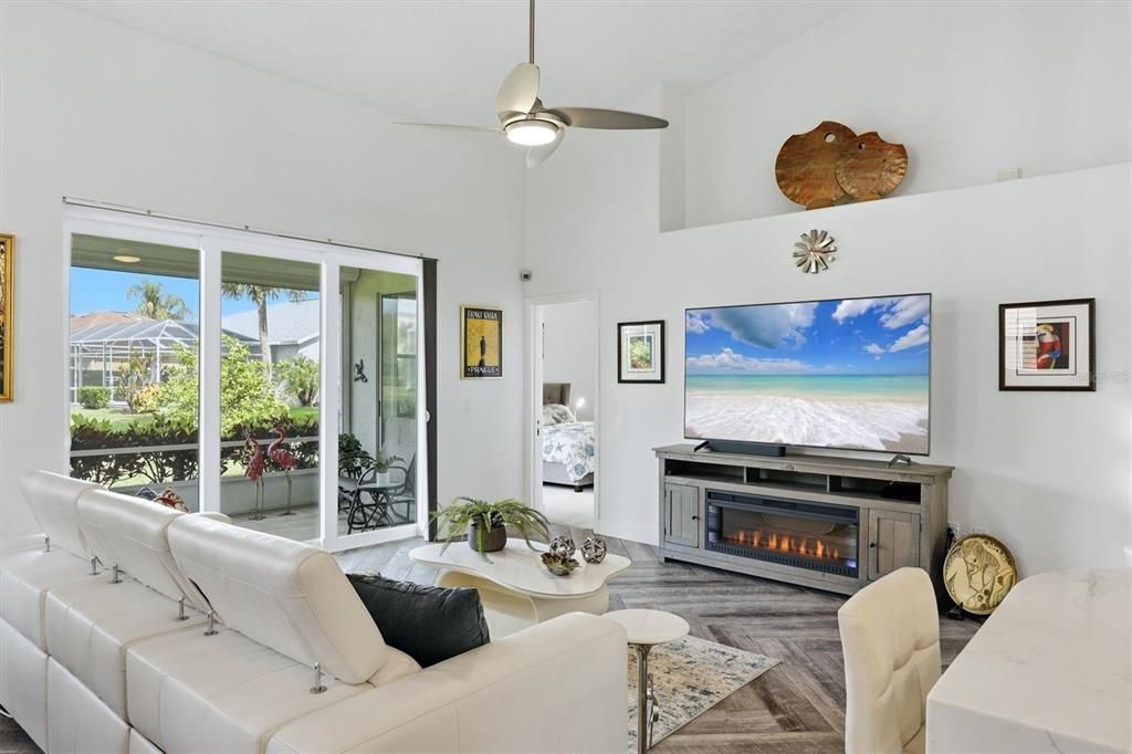Active With Contract: $625,000 (2 beds, 2 baths, 1812 Square Feet)
