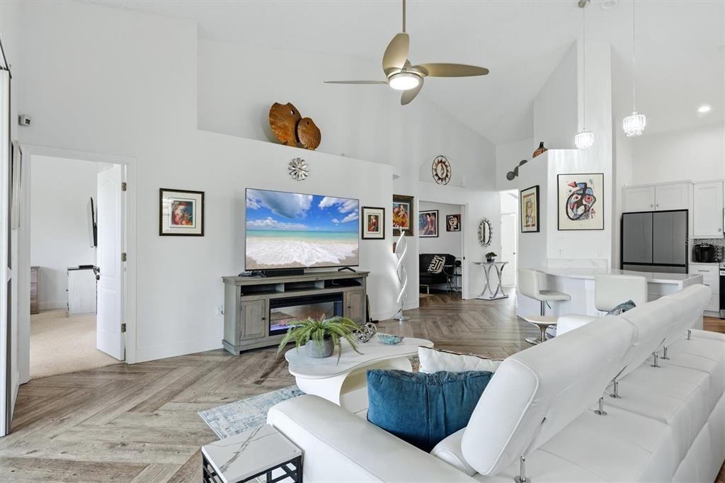 Active With Contract: $625,000 (2 beds, 2 baths, 1812 Square Feet)
