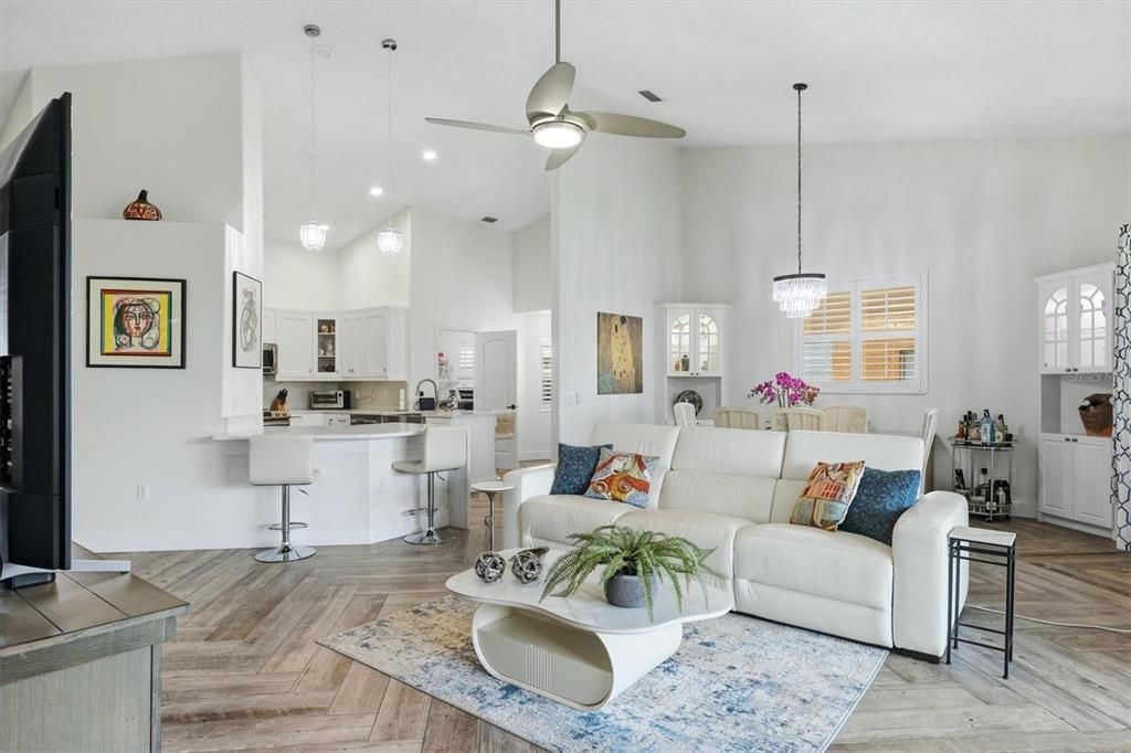 Active With Contract: $625,000 (2 beds, 2 baths, 1812 Square Feet)