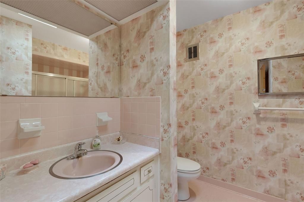 Под контрактом: $379,900 (4 спален, 2 ванн, 2008 Квадратных фут)