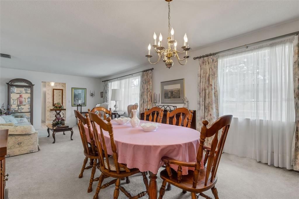 Под контрактом: $379,900 (4 спален, 2 ванн, 2008 Квадратных фут)