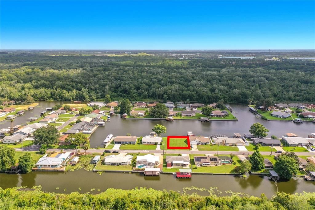 На продажу: $149,900 (0.14 acres)