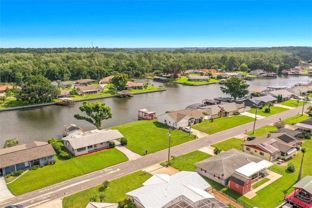 На продажу: $149,900 (0.14 acres)