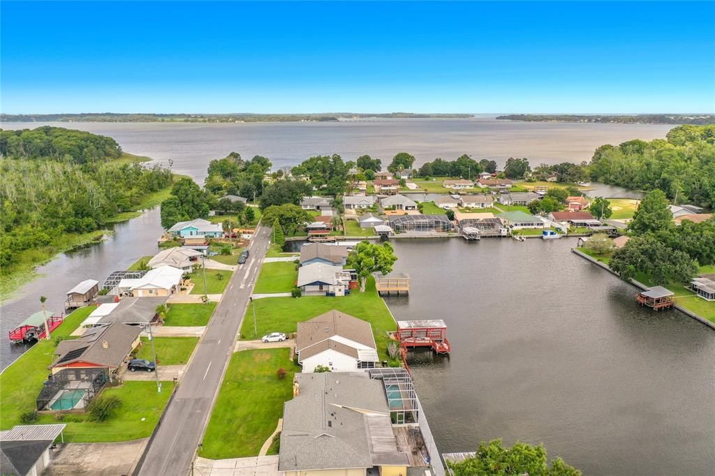 На продажу: $149,900 (0.14 acres)