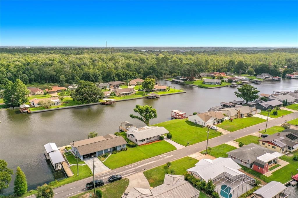 На продажу: $149,900 (0.14 acres)