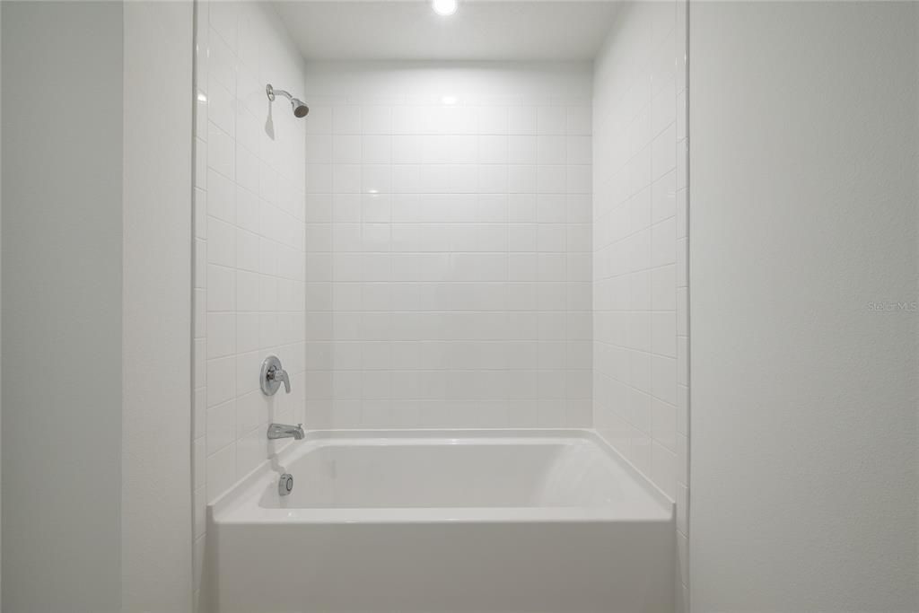 В аренду: $3,195 (3 спален, 2 ванн, 1704 Квадратных фут)