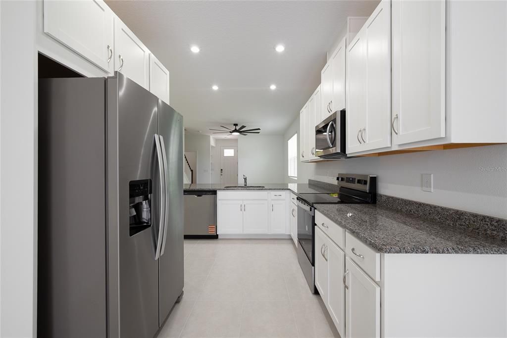 В аренду: $3,195 (3 спален, 2 ванн, 1704 Квадратных фут)