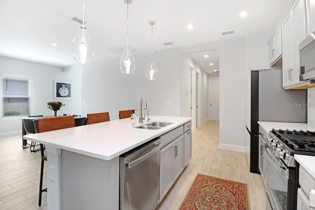 En Venta: $475,900 (3 camas, 2 baños, 1831 Pies cuadrados)