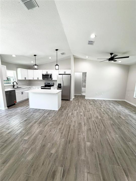 На продажу: $249,900 (3 спален, 2 ванн, 1209 Квадратных фут)