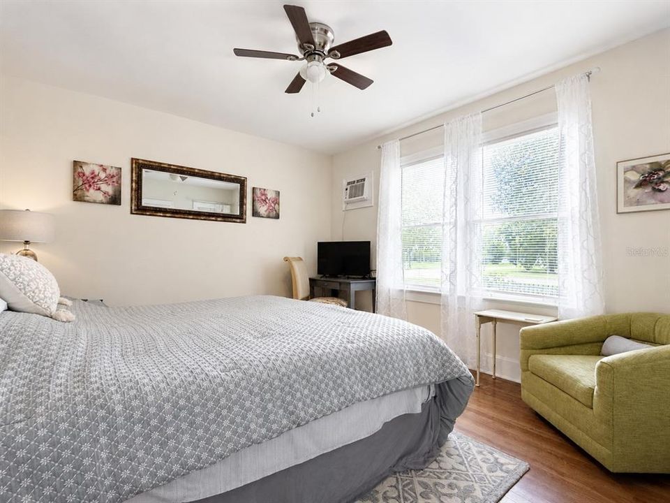 В аренду: $2,200 (1 спален, 1 ванн, 821 Квадратных фут)