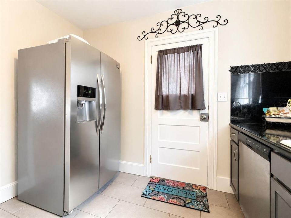 В аренду: $2,200 (1 спален, 1 ванн, 821 Квадратных фут)