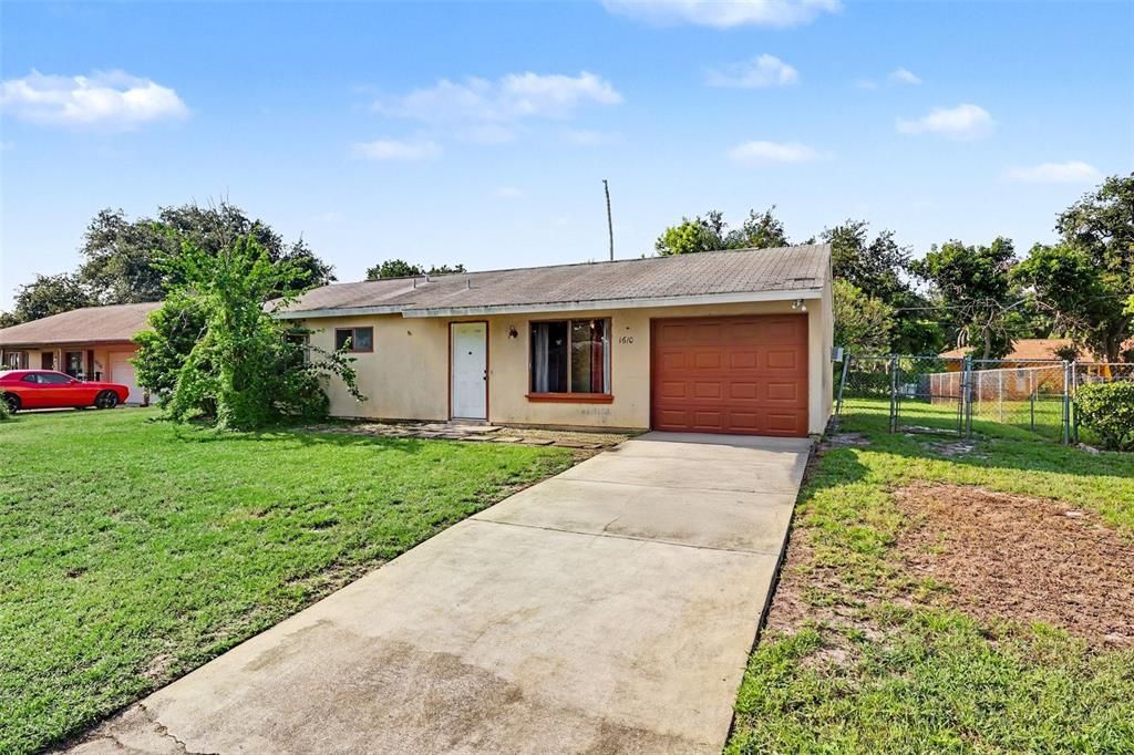 For Sale: $215,000 (3 beds, 1 baths, 912 Square Feet)