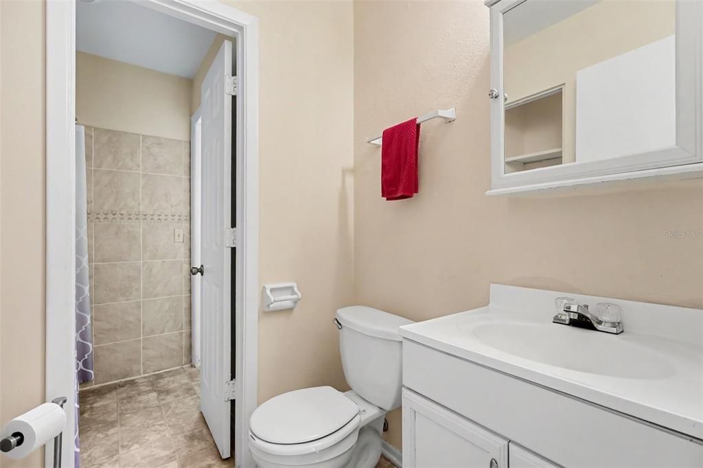 For Sale: $215,000 (3 beds, 1 baths, 912 Square Feet)