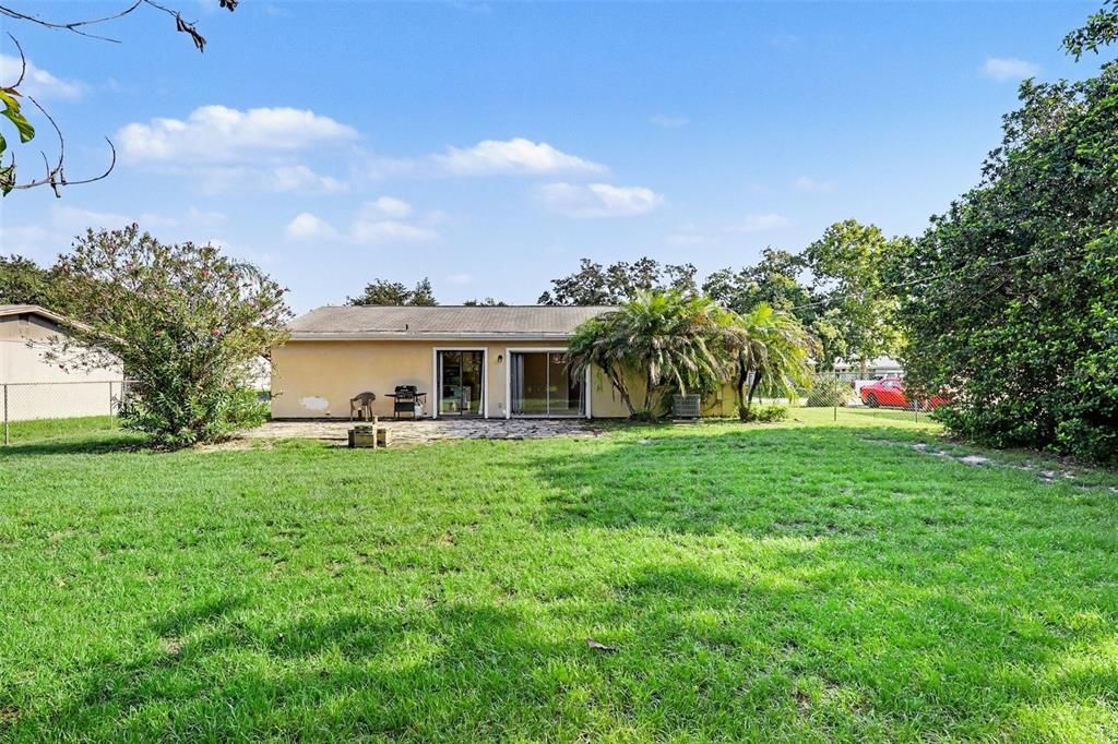 For Sale: $215,000 (3 beds, 1 baths, 912 Square Feet)