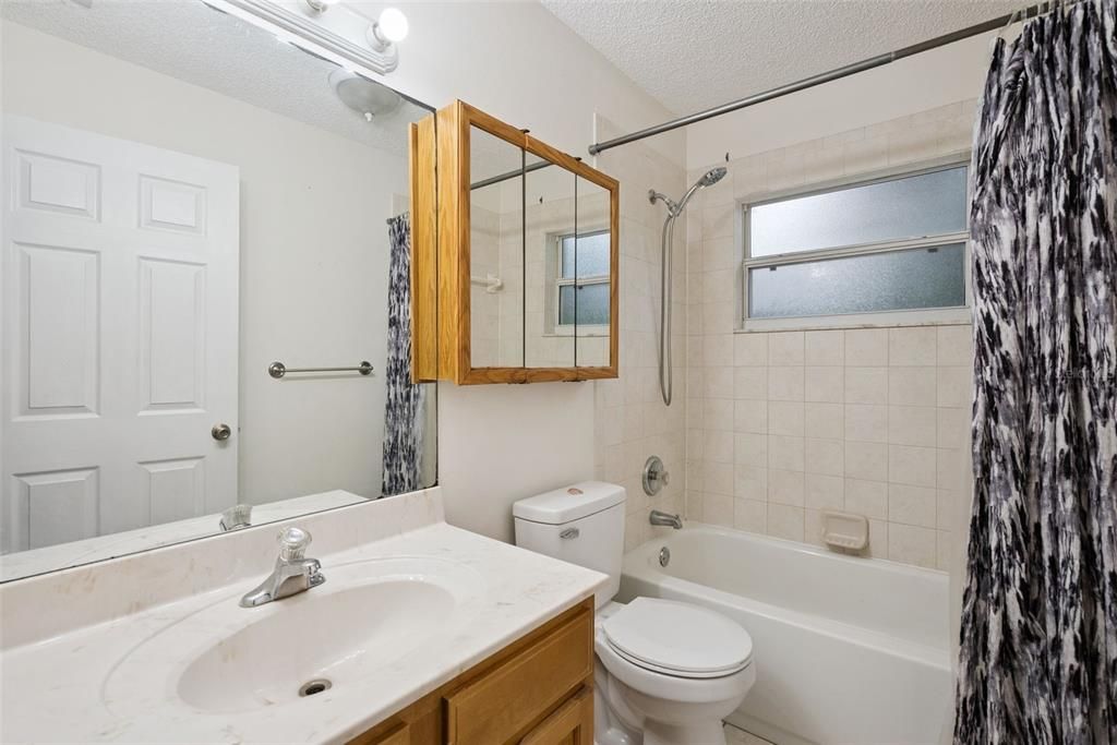 Activo con contrato: $269,000 (3 camas, 2 baños, 1512 Pies cuadrados)