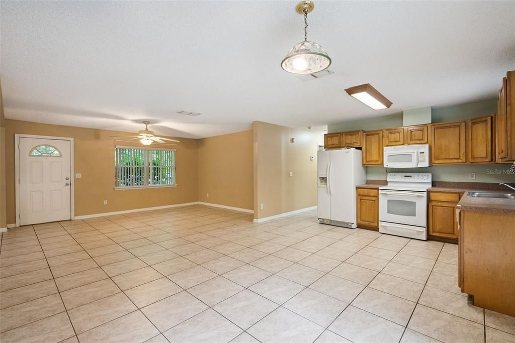Activo con contrato: $269,000 (3 camas, 2 baños, 1512 Pies cuadrados)