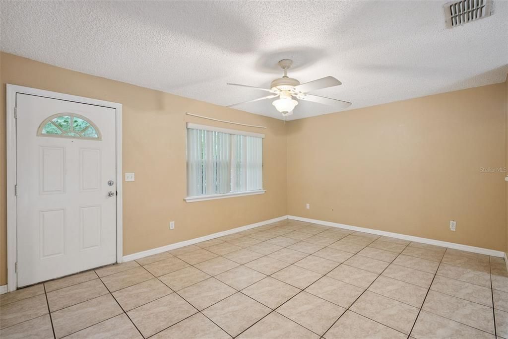 Activo con contrato: $269,000 (3 camas, 2 baños, 1512 Pies cuadrados)