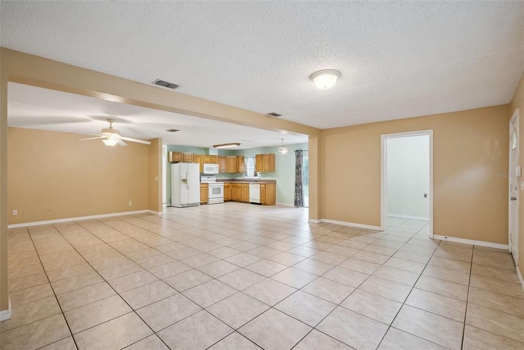 Activo con contrato: $269,000 (3 camas, 2 baños, 1512 Pies cuadrados)