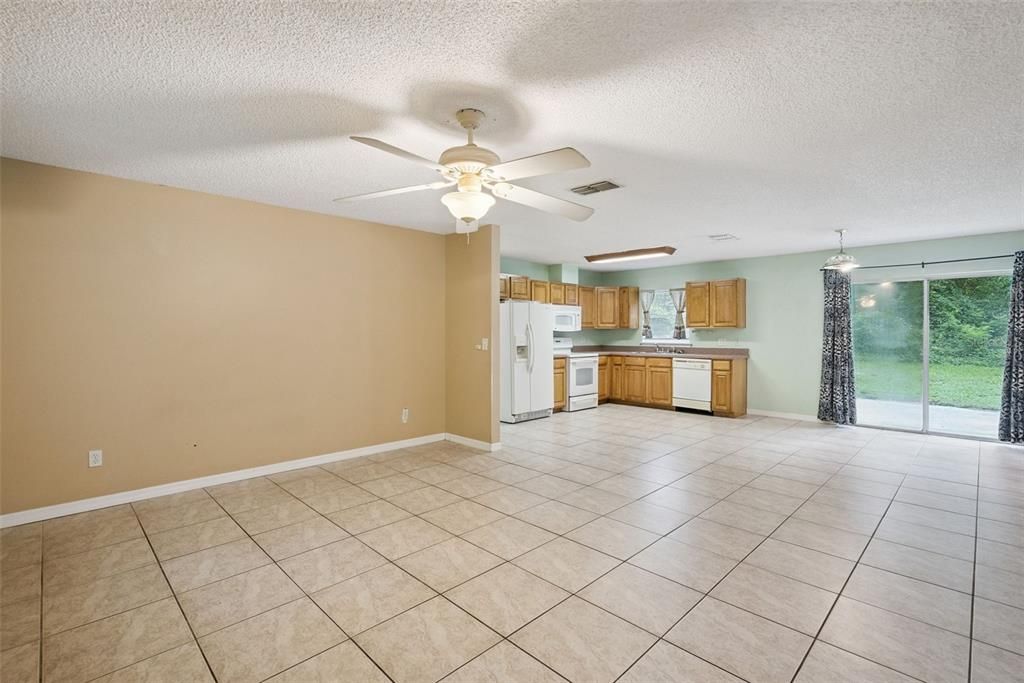 Activo con contrato: $269,000 (3 camas, 2 baños, 1512 Pies cuadrados)