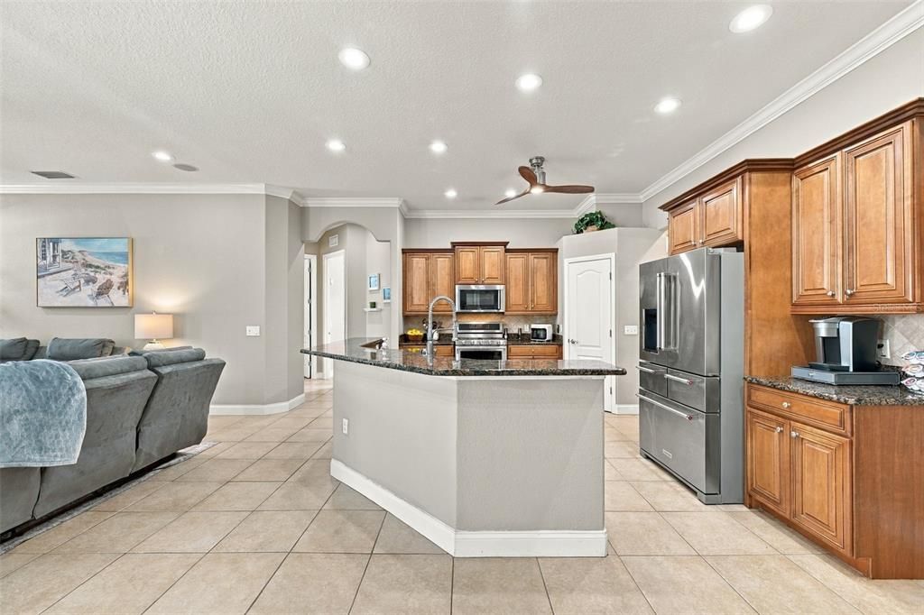 For Sale: $725,000 (5 beds, 3 baths, 2916 Square Feet)