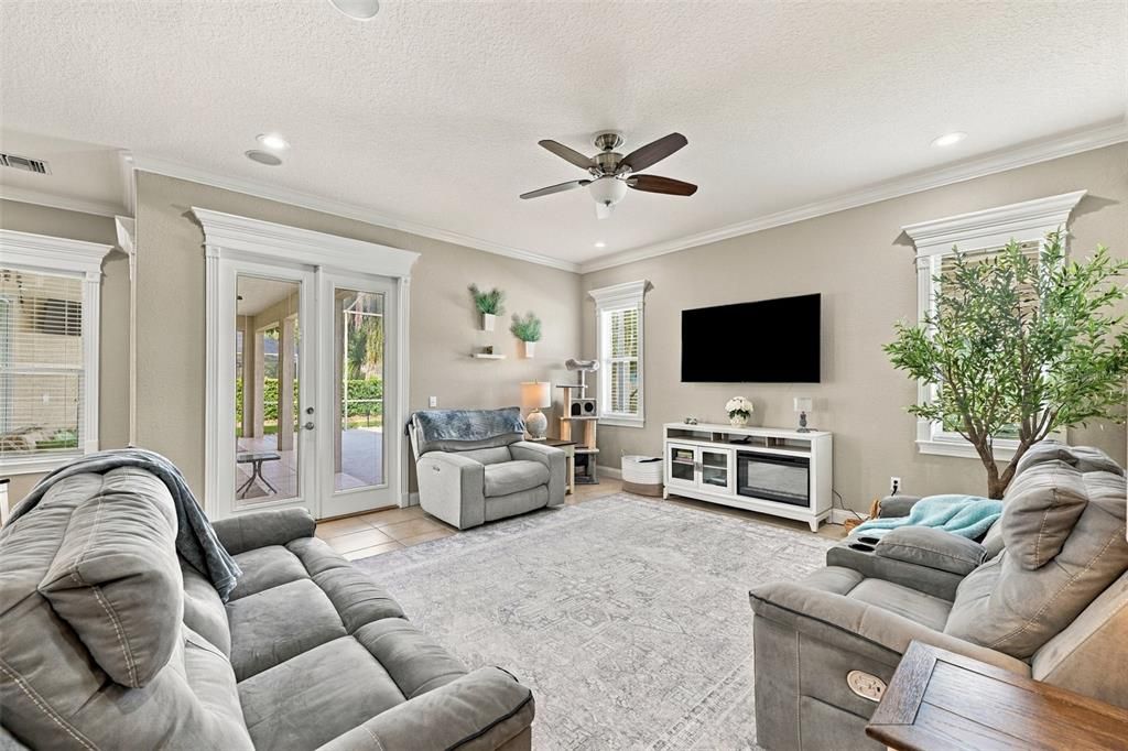 For Sale: $725,000 (5 beds, 3 baths, 2916 Square Feet)