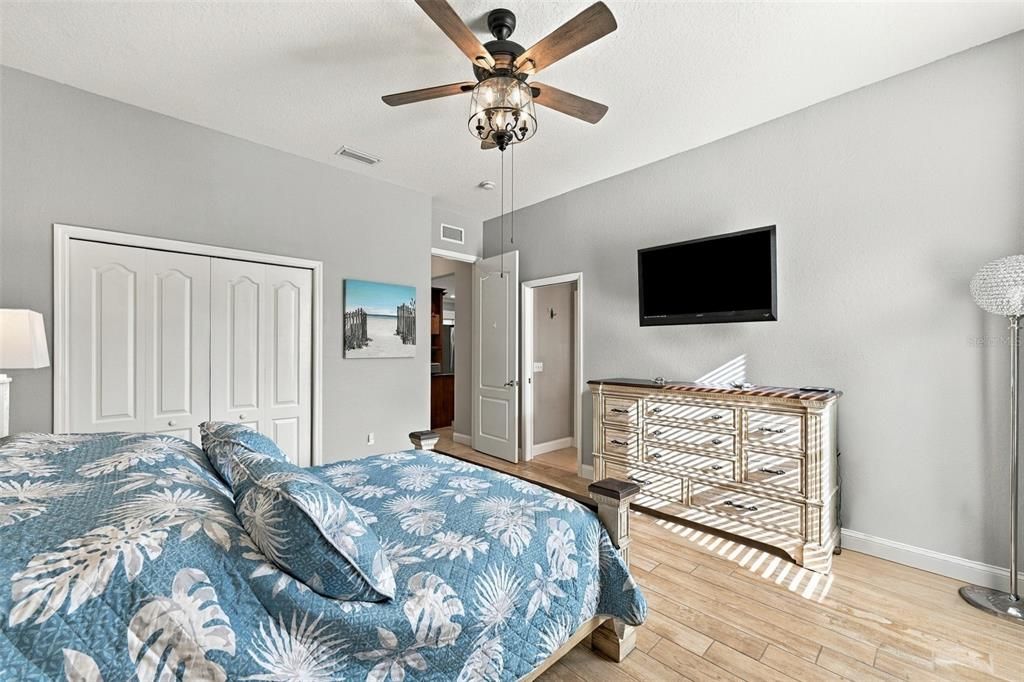 For Sale: $725,000 (5 beds, 3 baths, 2916 Square Feet)