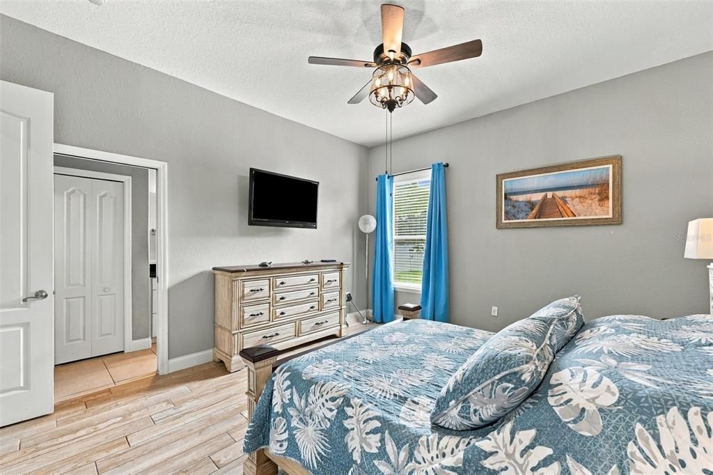For Sale: $725,000 (5 beds, 3 baths, 2916 Square Feet)