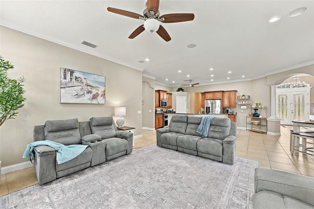 For Sale: $725,000 (5 beds, 3 baths, 2916 Square Feet)