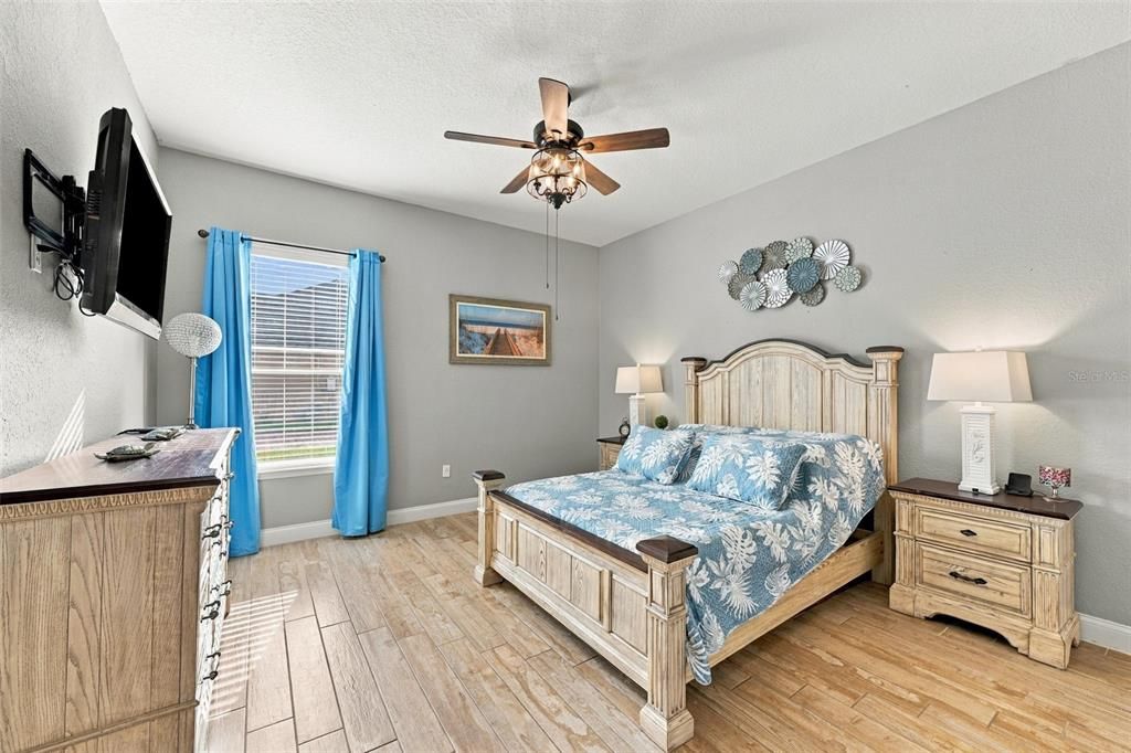 For Sale: $725,000 (5 beds, 3 baths, 2916 Square Feet)