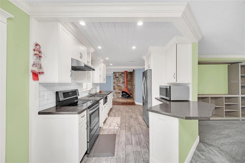 Active With Contract: $499,900 (3 beds, 2 baths, 2467 Square Feet)