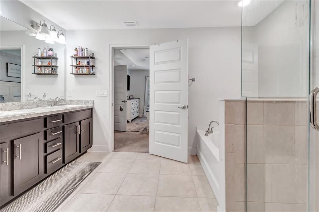 На продажу: $299,999 (4 спален, 2 ванн, 1782 Квадратных фут)