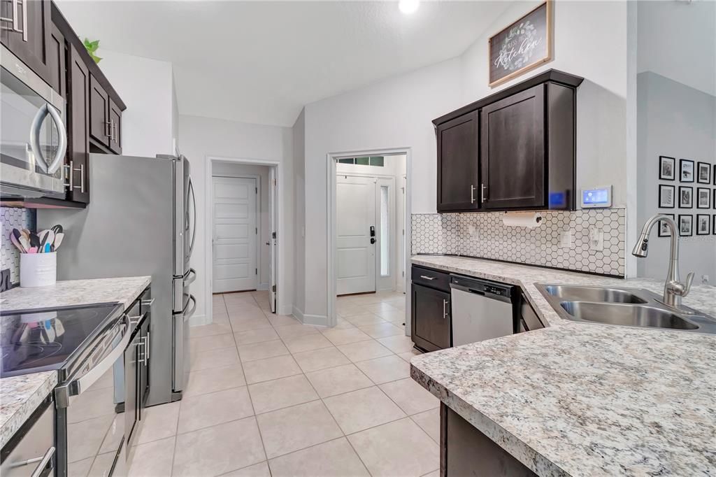 На продажу: $299,999 (4 спален, 2 ванн, 1782 Квадратных фут)