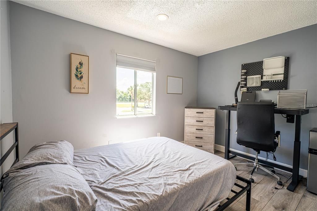 Active With Contract: $149,900 (2 beds, 2 baths, 1005 Square Feet)