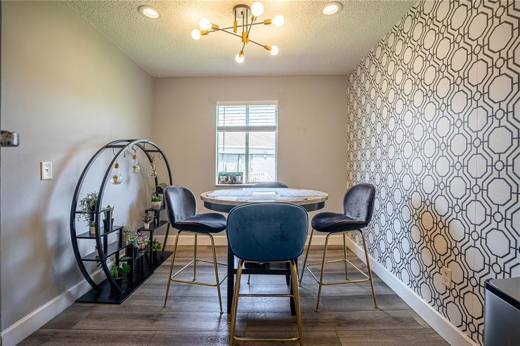 Active With Contract: $149,900 (2 beds, 2 baths, 1005 Square Feet)