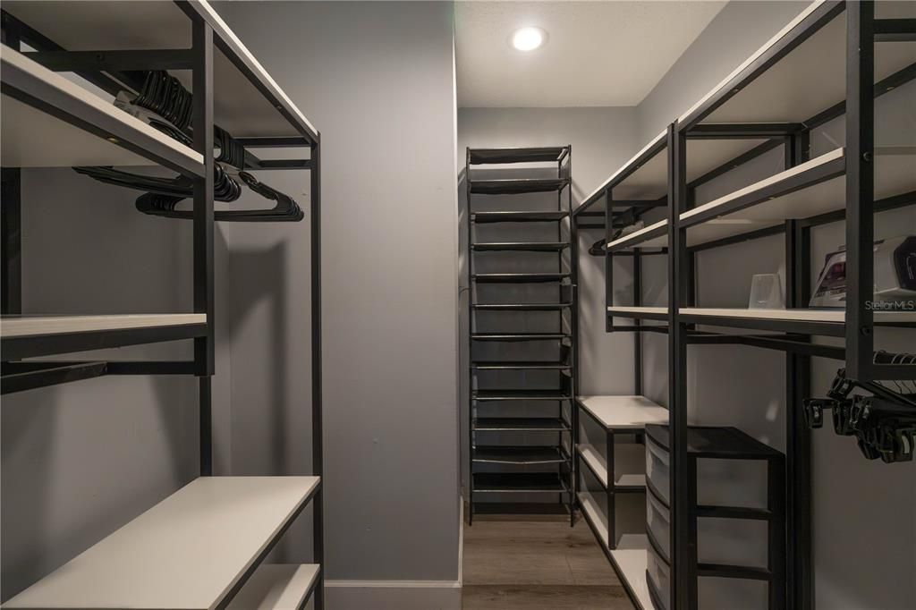 Active With Contract: $149,900 (2 beds, 2 baths, 1005 Square Feet)
